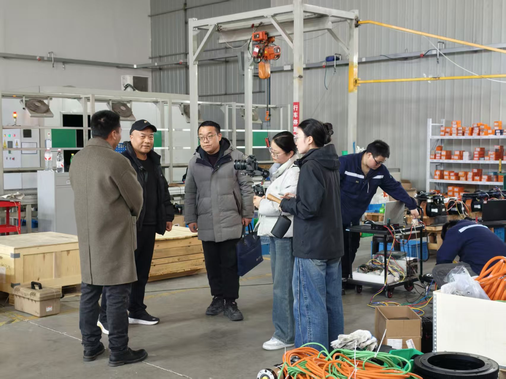 海门开发区经发局领导深入亿控调研指导 融媒体中心聚焦企业创新发展